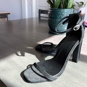 Gently worn, suede high heels 👠